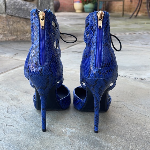 NWOT Steve Madden ‘Spiraal’ Blue Snakeskin Heels - Picture 3 of 5